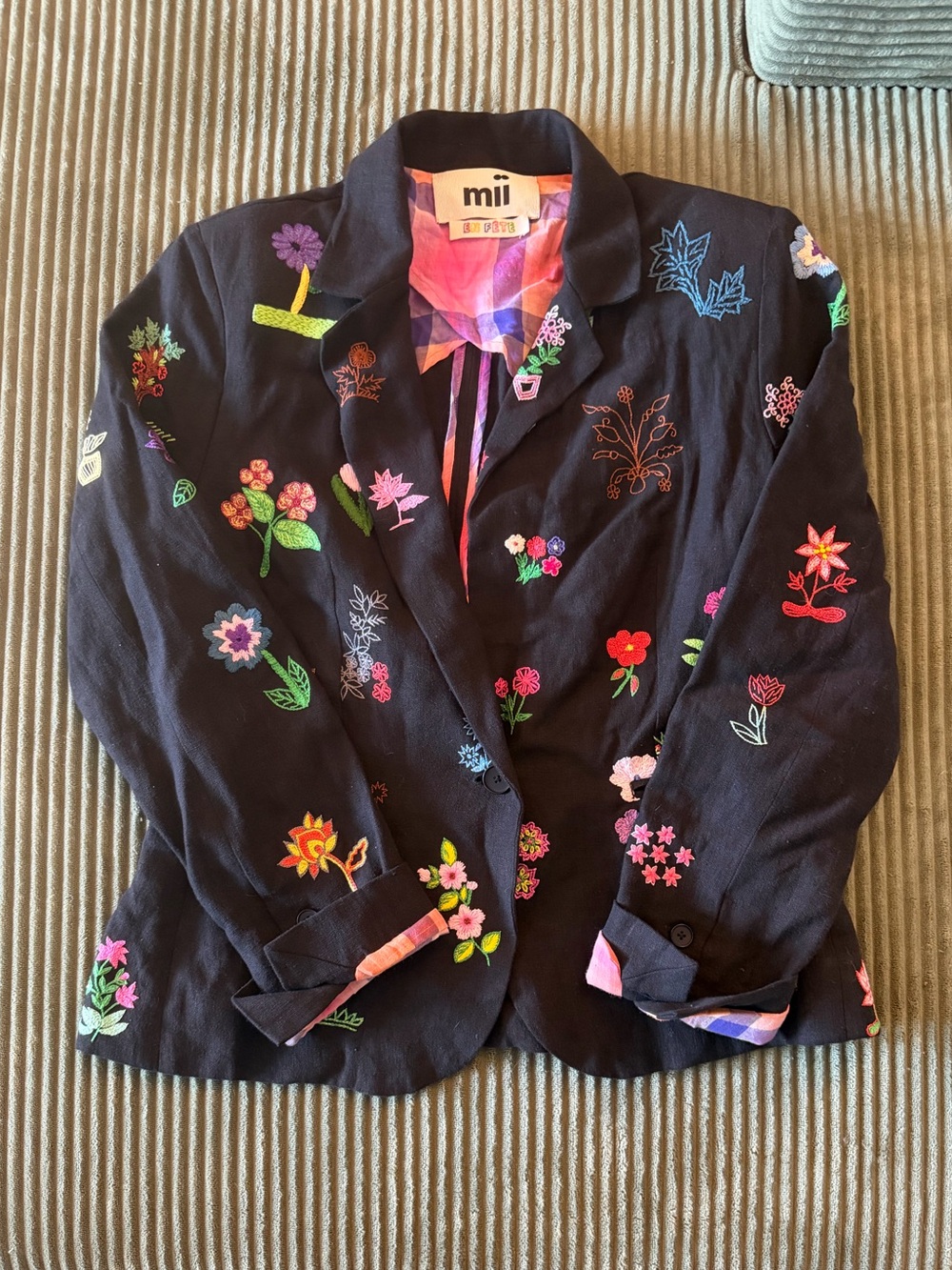 mii Embroidered Black Floral Blazer
